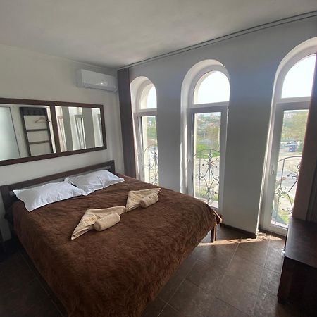 Family Люкс Aparthotel คาเมียเนตส์-โปดิลสกี ภายนอก รูปภาพ