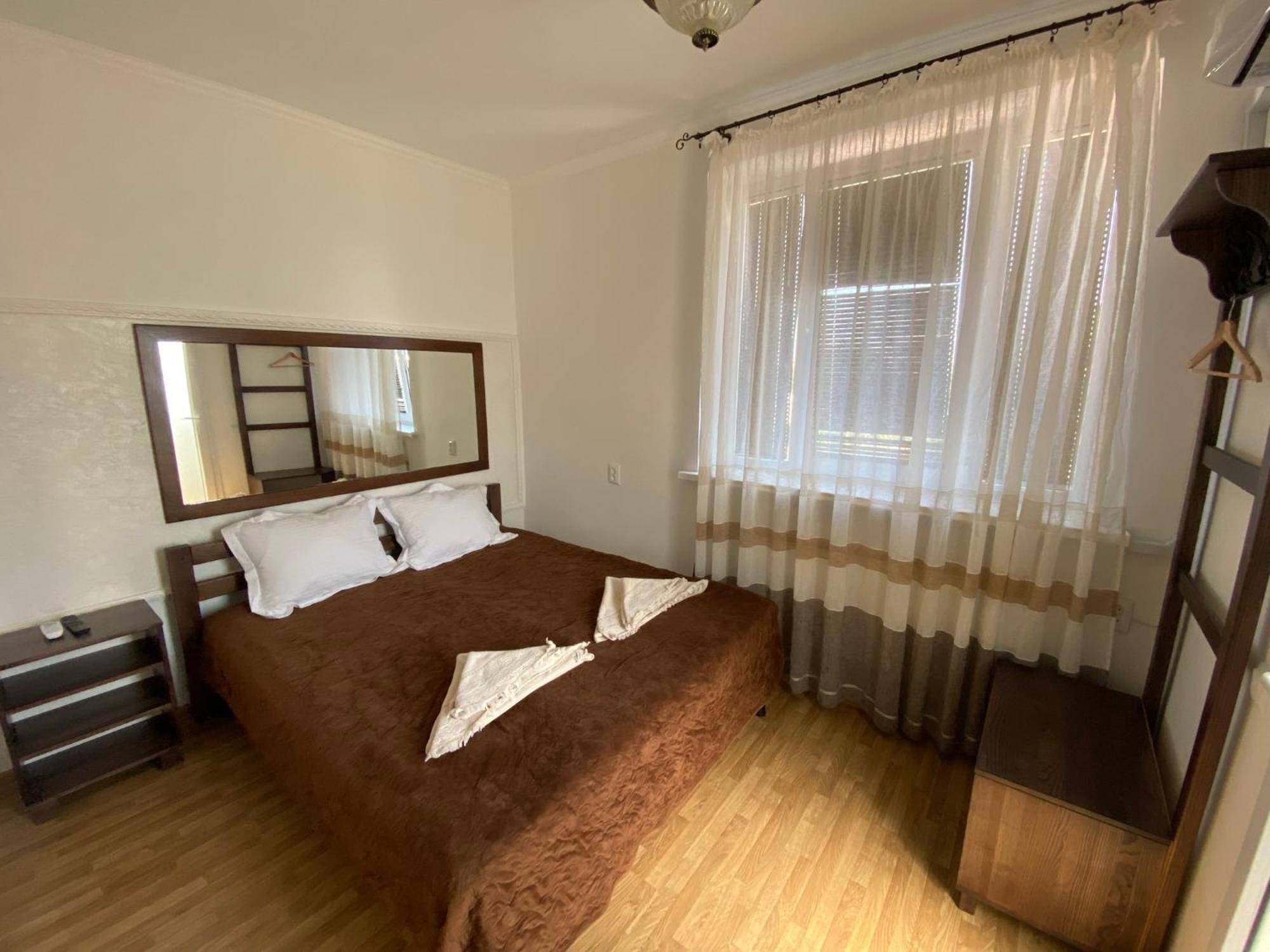 Family Люкс Aparthotel คาเมียเนตส์-โปดิลสกี ภายนอก รูปภาพ
