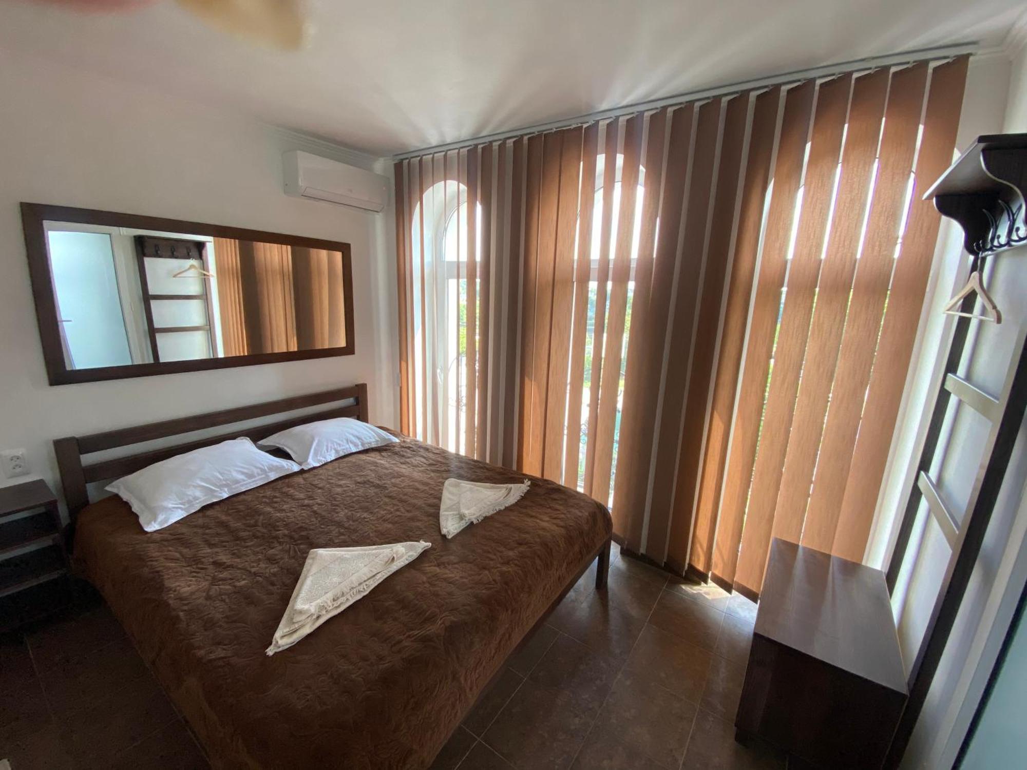 Family Люкс Aparthotel คาเมียเนตส์-โปดิลสกี ภายนอก รูปภาพ