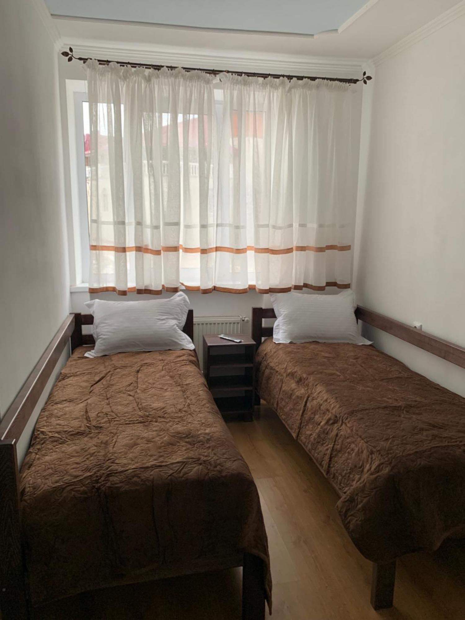 Family Люкс Aparthotel คาเมียเนตส์-โปดิลสกี ภายนอก รูปภาพ