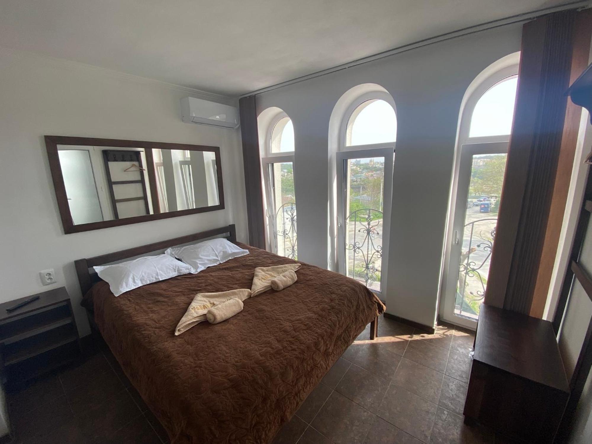 Family Люкс Aparthotel คาเมียเนตส์-โปดิลสกี ภายนอก รูปภาพ